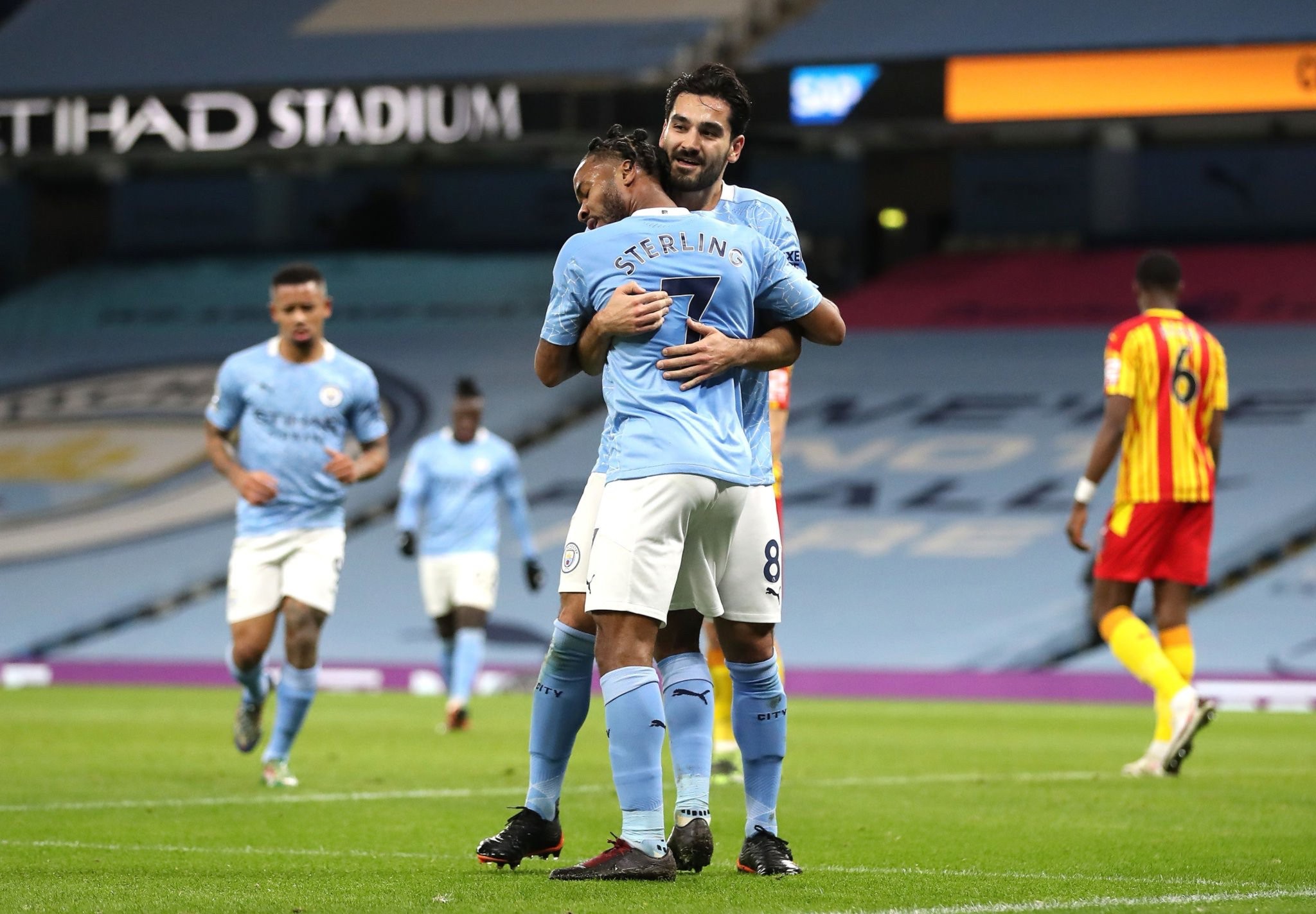 何能脱颖而 何能脱颖而